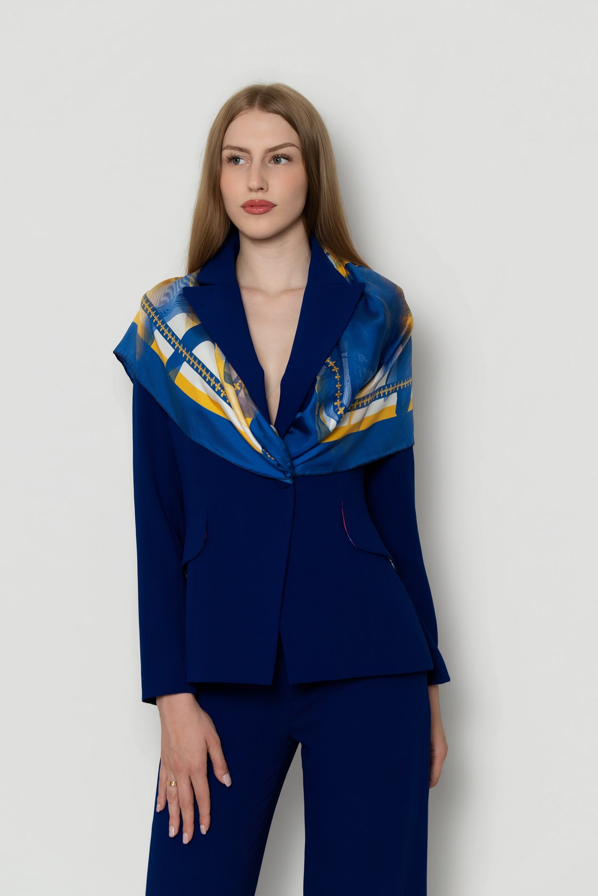 Blue, White and Yellow Lilium Bosniacum Élan Silk Twill Scarf